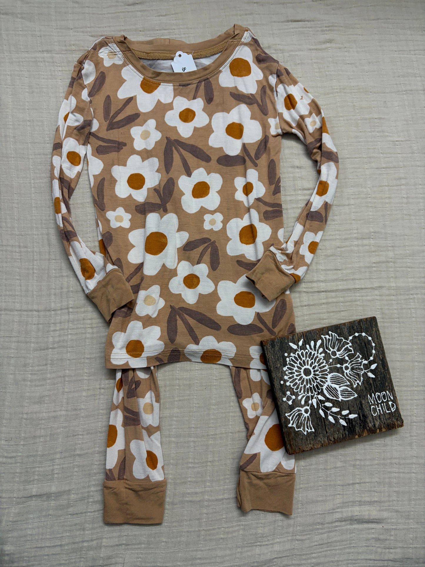 LS Daisy with brown bg bamboo