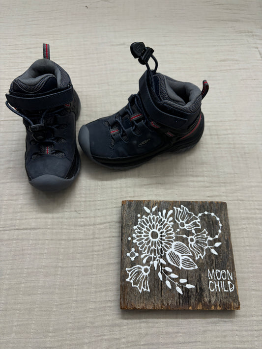 Keen Waterproof boots size 8
