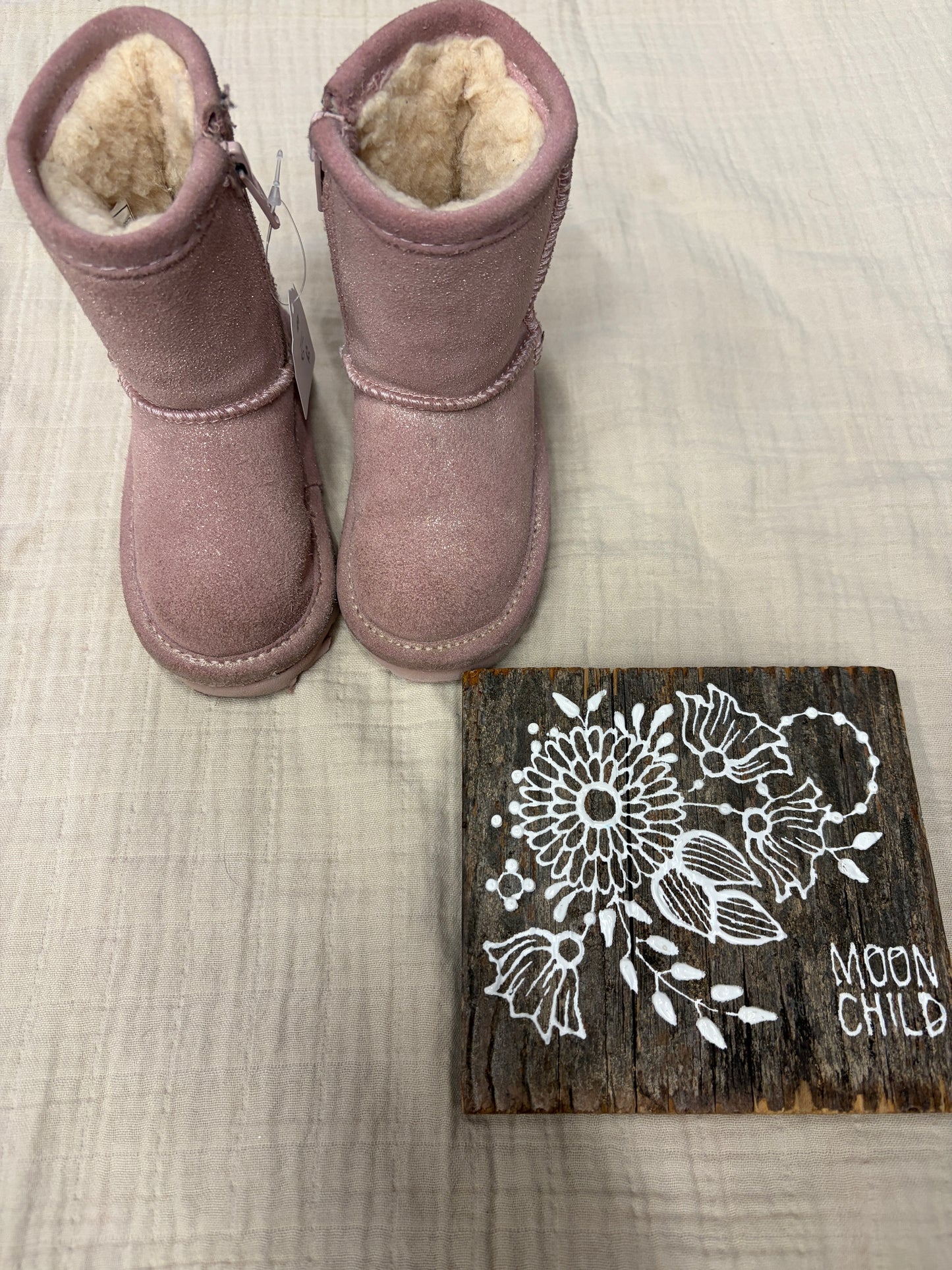 Pink Bearpaw Sherpa boots with gold flecks size 5