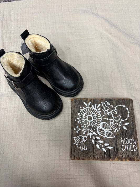 Issam Chelsea boots size 5