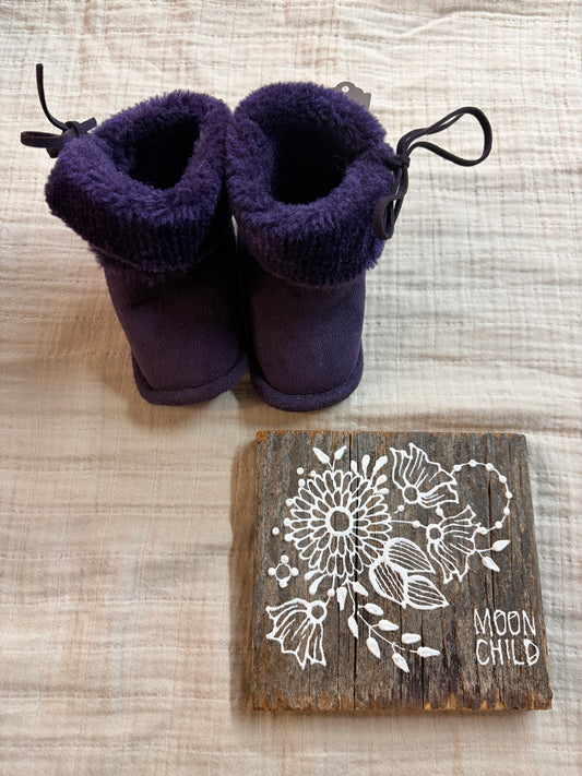 Egg Baby purple with purple sherpa boots size 12/18 month